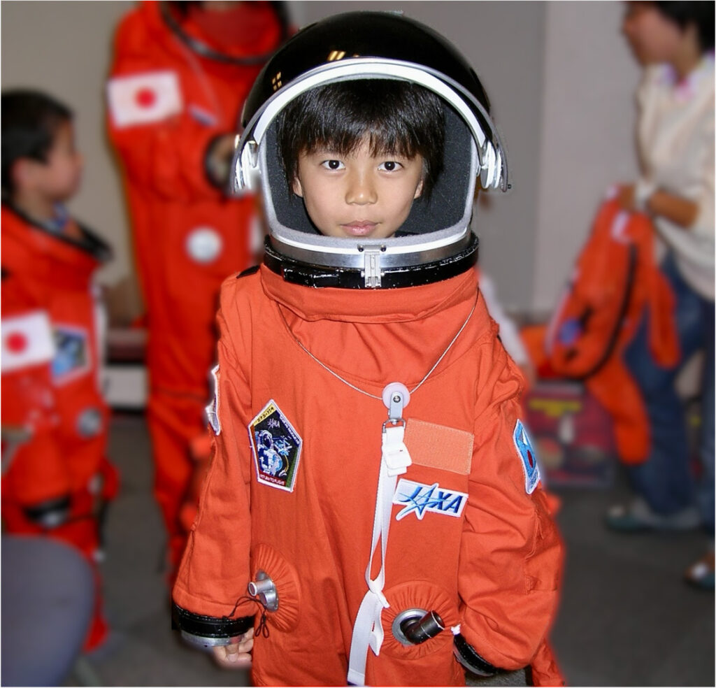 Mr. Uematsu loved space when he was in elementary school